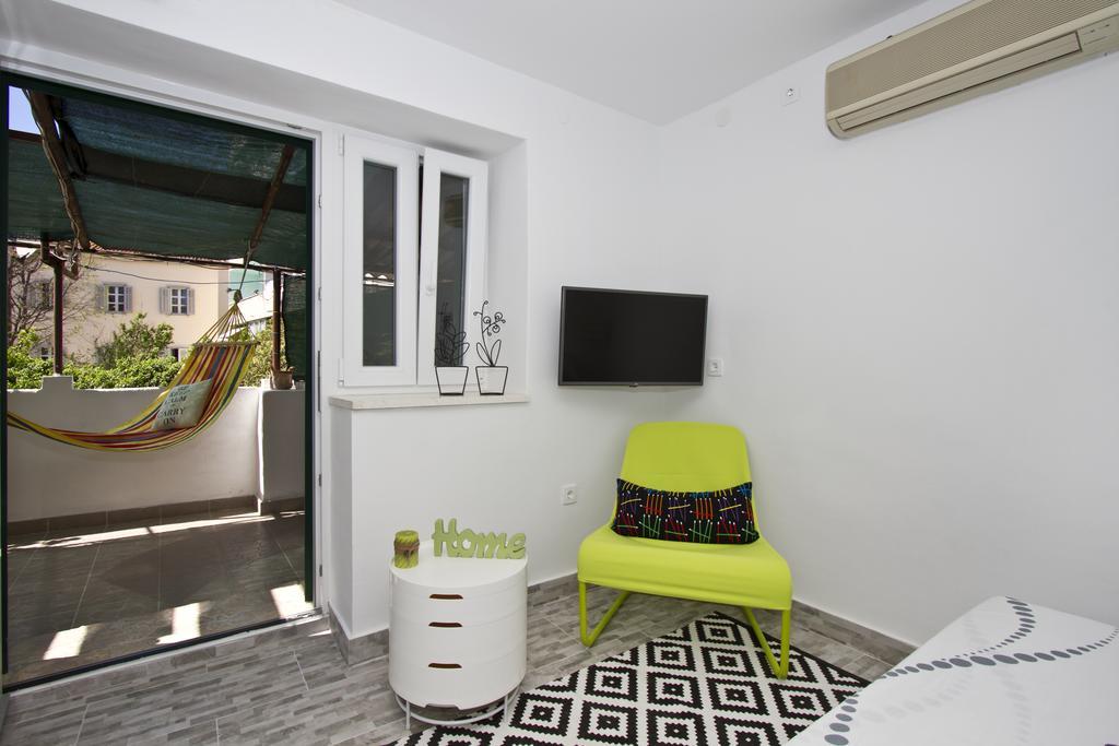 Apartment Shiny Love Split Room photo