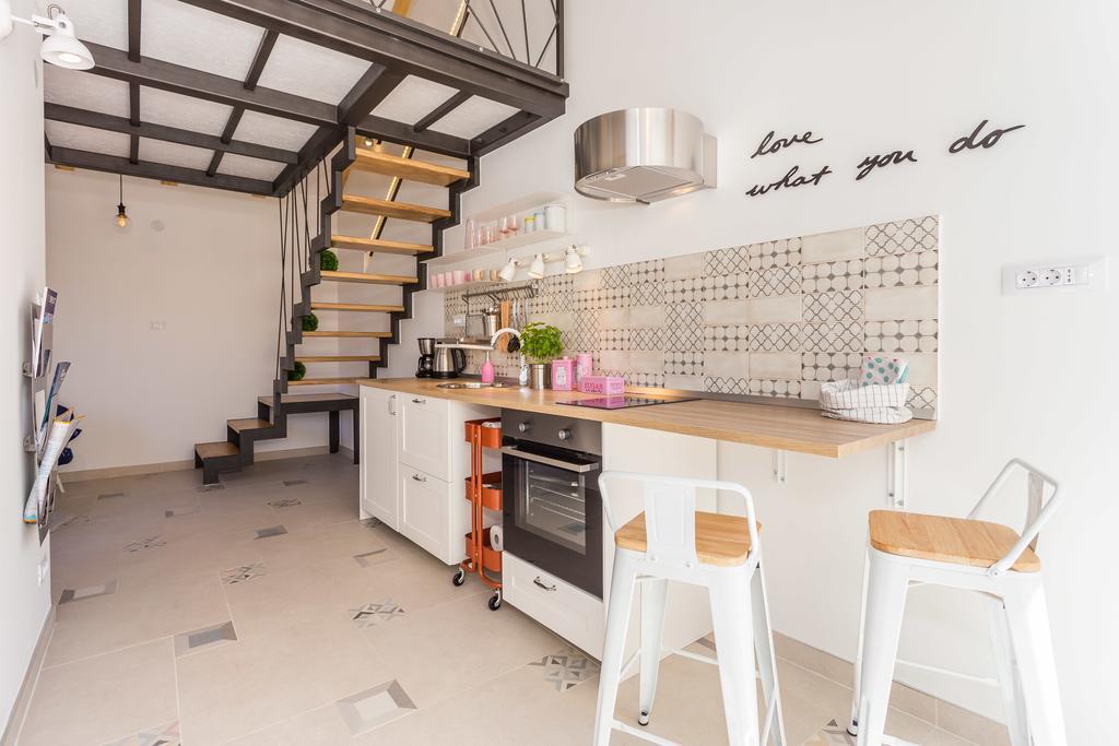 Apartment Shiny Love Split Exterior photo