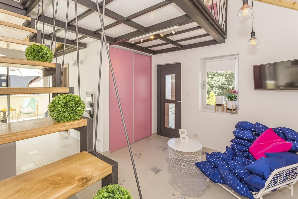 Apartment Shiny Love Split Exterior photo