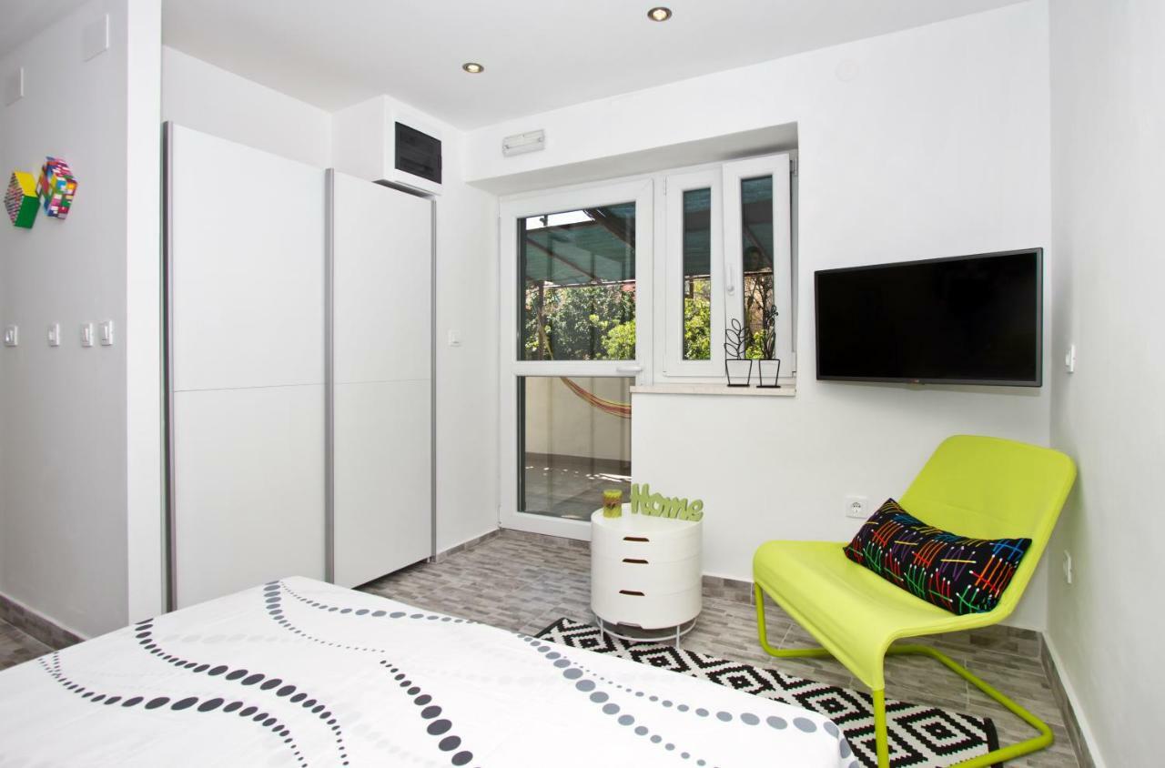 Apartment Shiny Love Split Exterior photo